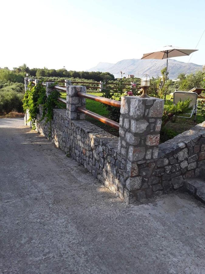 Marianos Apartments Kissamos Bagian luar foto